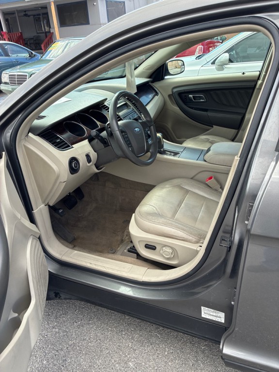 2012 Ford Taurus Image 8