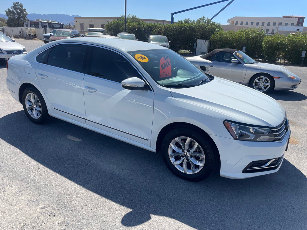 2016 Volkswagen Passat Image 2