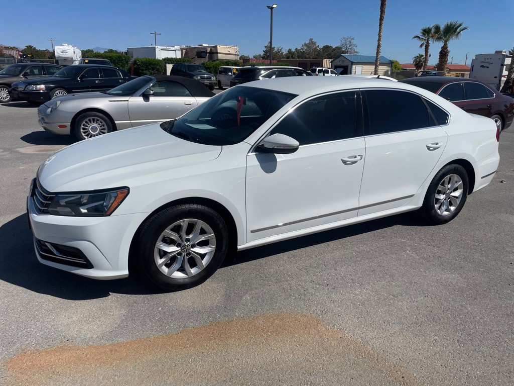 2016 Volkswagen Passat Image 4