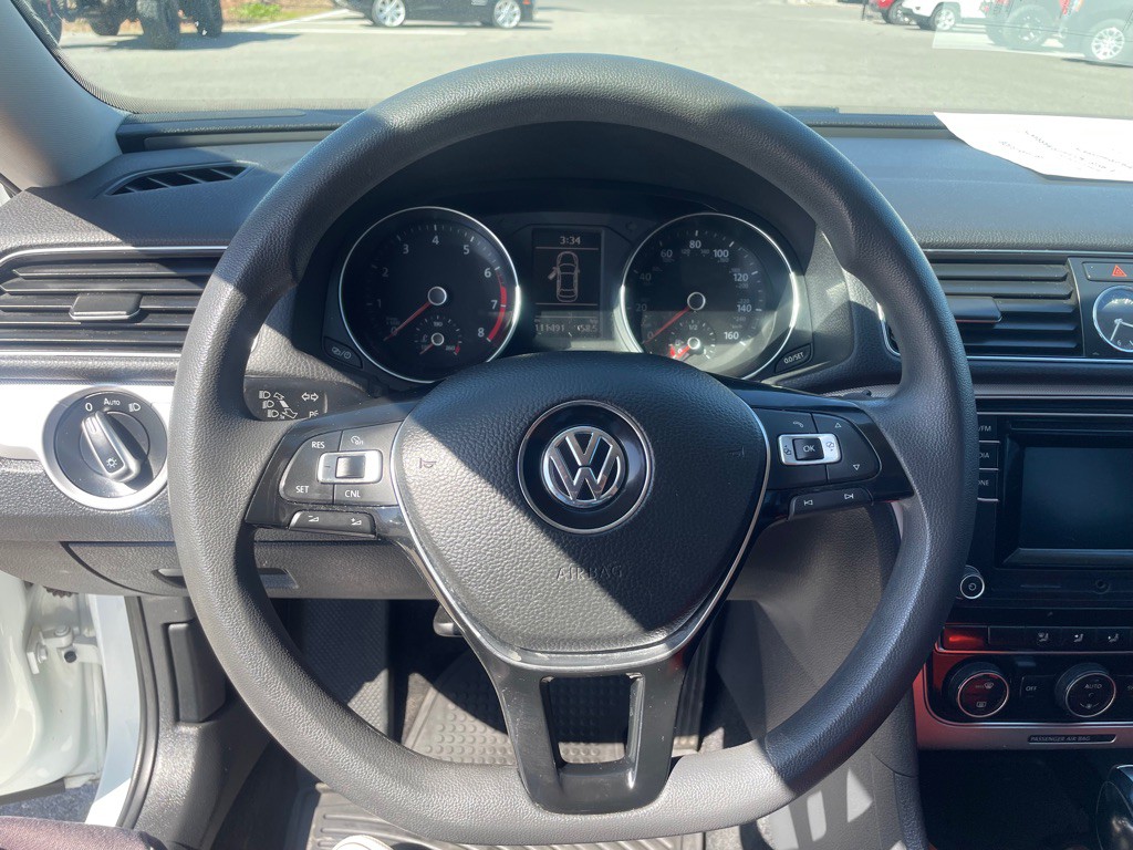 2016 Volkswagen Passat Image 5