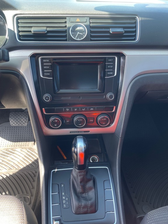 2016 Volkswagen Passat Image 7