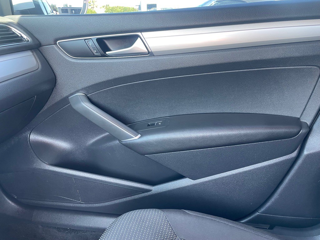 2016 Volkswagen Passat Image 10