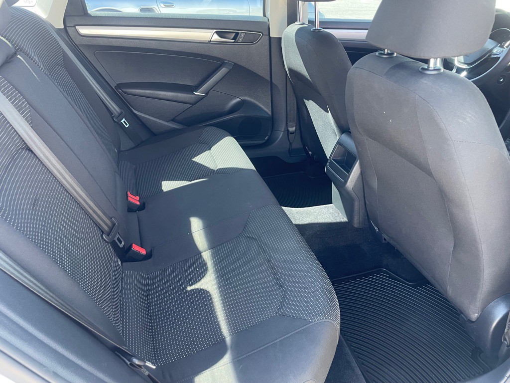 2016 Volkswagen Passat Image 15