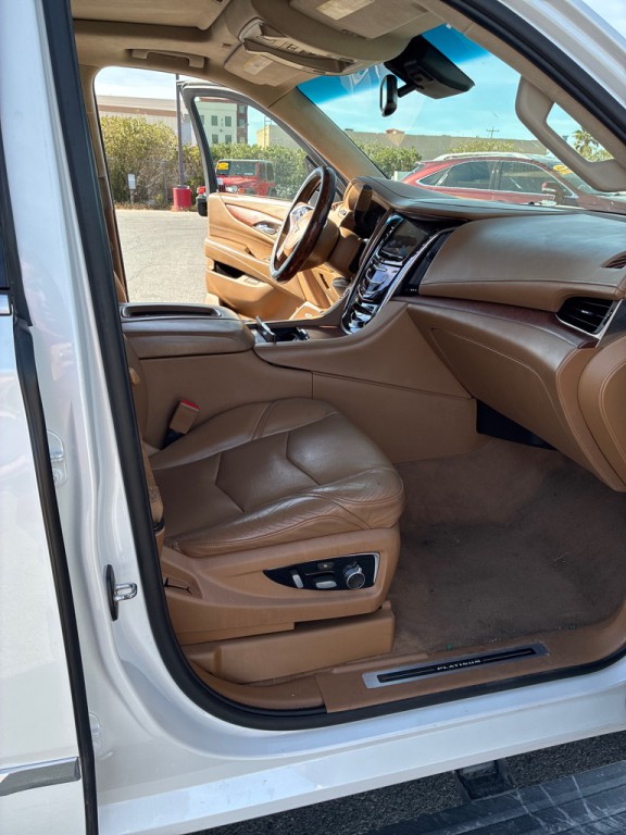 2016 Cadillac Escalade Image 9