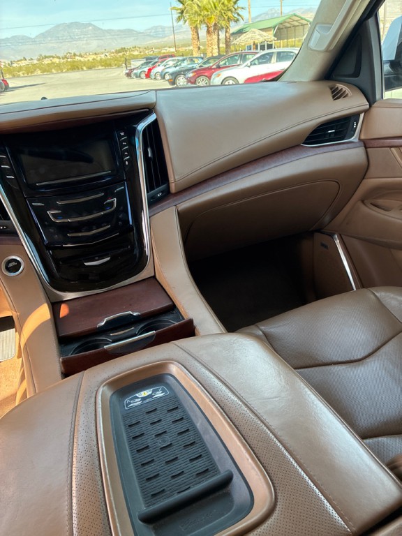 2016 Cadillac Escalade Image 11