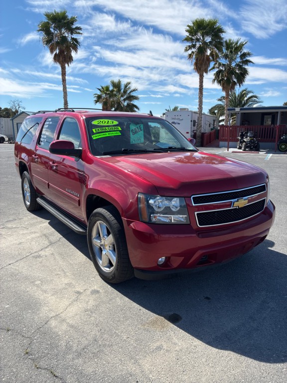 2013 Chevrolet Suburban Image 2