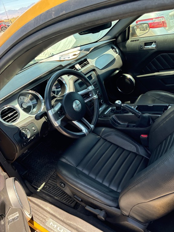 2010 Ford Mustang Image 14