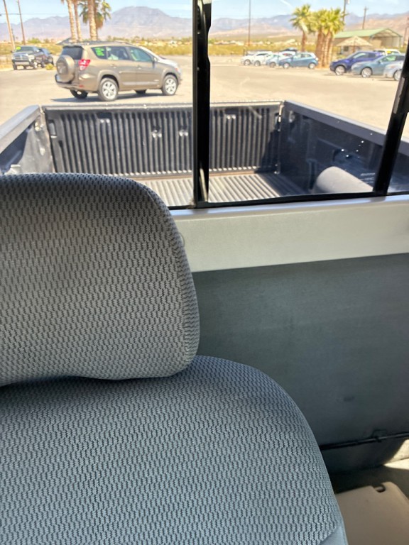 2004 Nissan Frontier Image 8