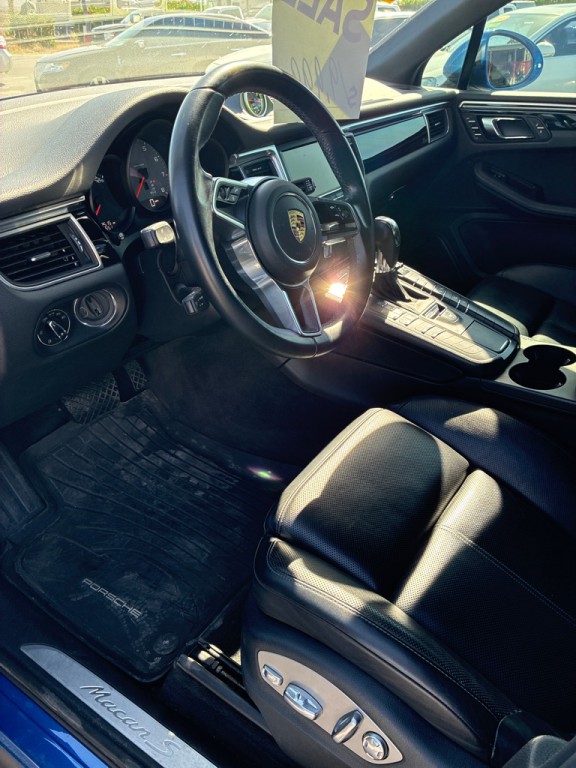 2016 Porsche Macan Image 8