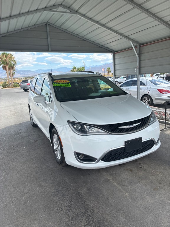 2017 Chrysler Pacifica Image 2