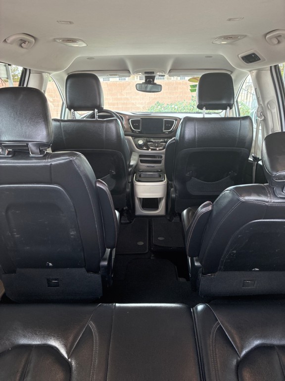 2017 Chrysler Pacifica Image 6
