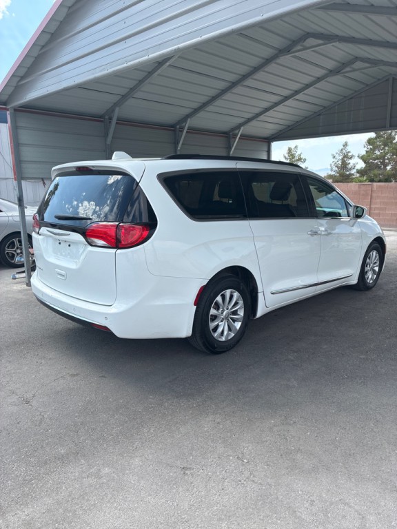 2017 Chrysler Pacifica Image 9