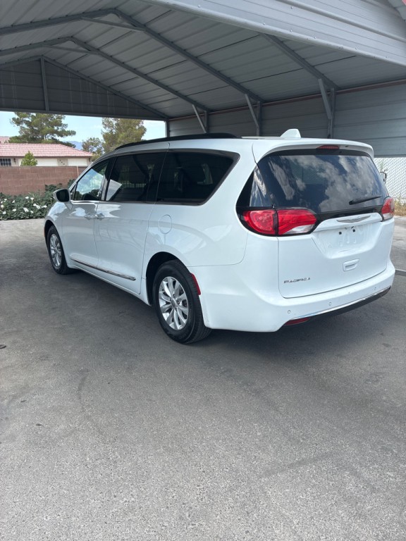 2017 Chrysler Pacifica Image 10