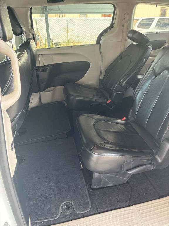 2017 Chrysler Pacifica Image 11