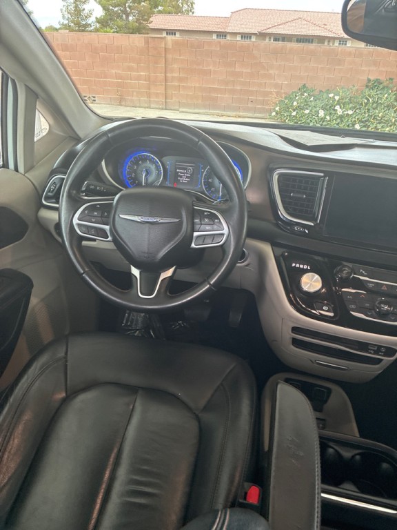2017 Chrysler Pacifica Image 13