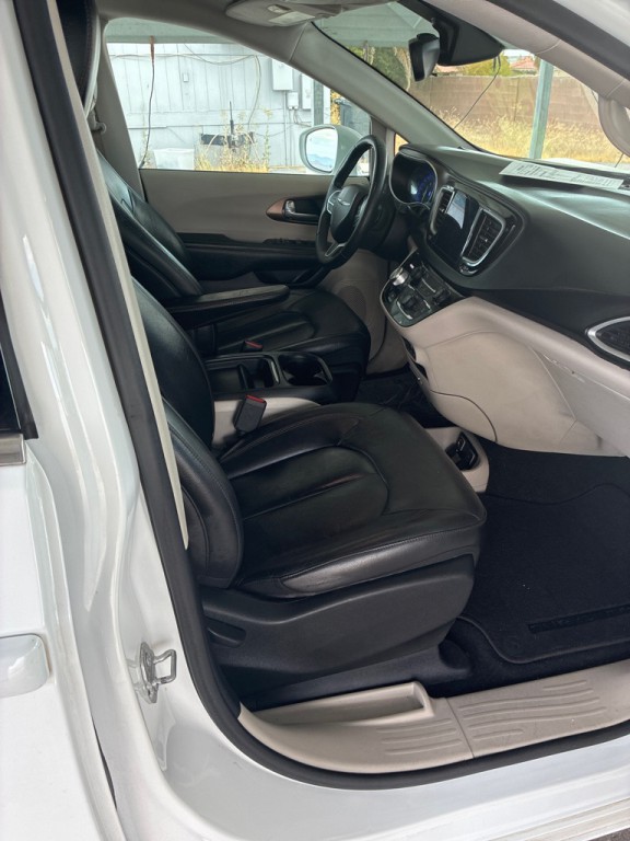 2017 Chrysler Pacifica Image 15