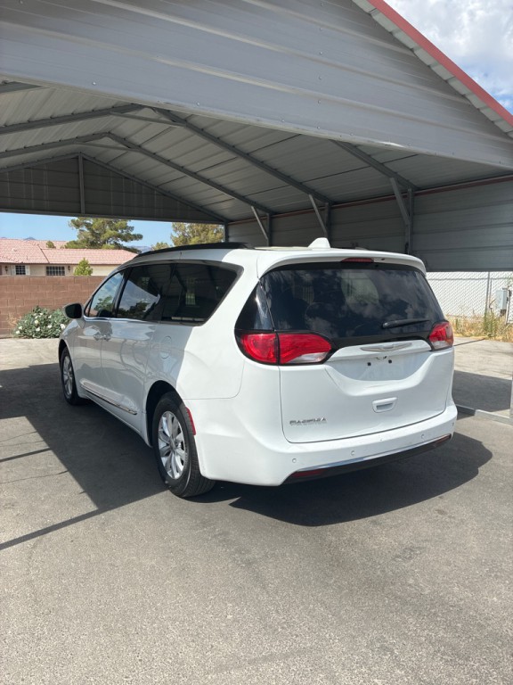 2017 Chrysler Pacifica Image 25
