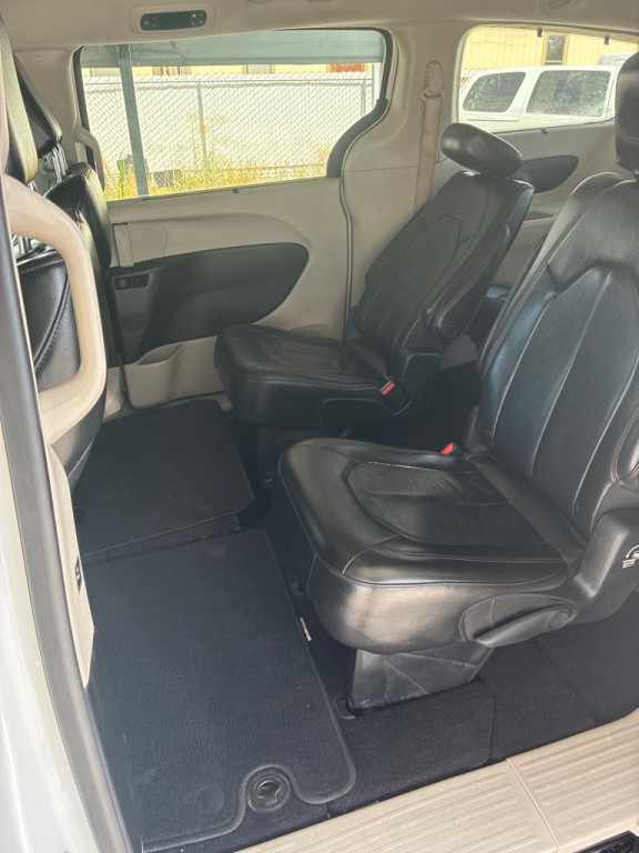 2017 Chrysler Pacifica Image 26