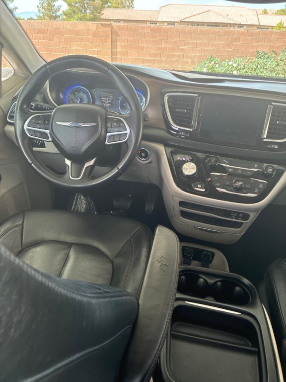 2017 Chrysler Pacifica Image 28