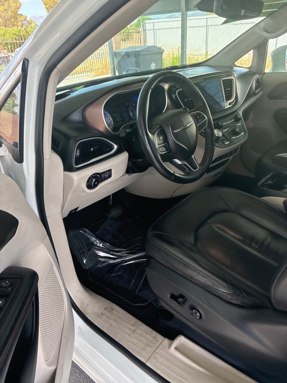 2017 Chrysler Pacifica Image 29