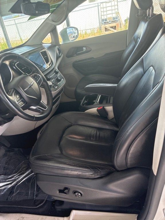 2017 Chrysler Pacifica Image 30