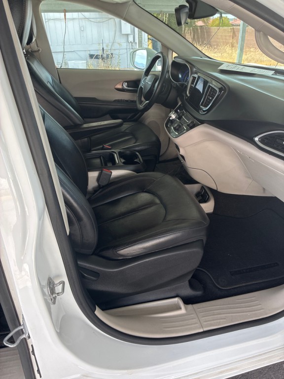 2017 Chrysler Pacifica Image 32