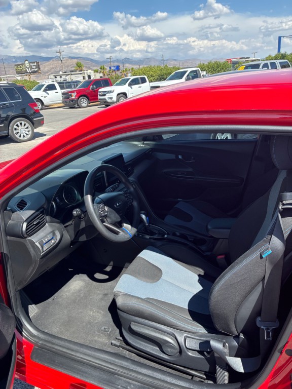 2019 Hyundai Veloster Image 9