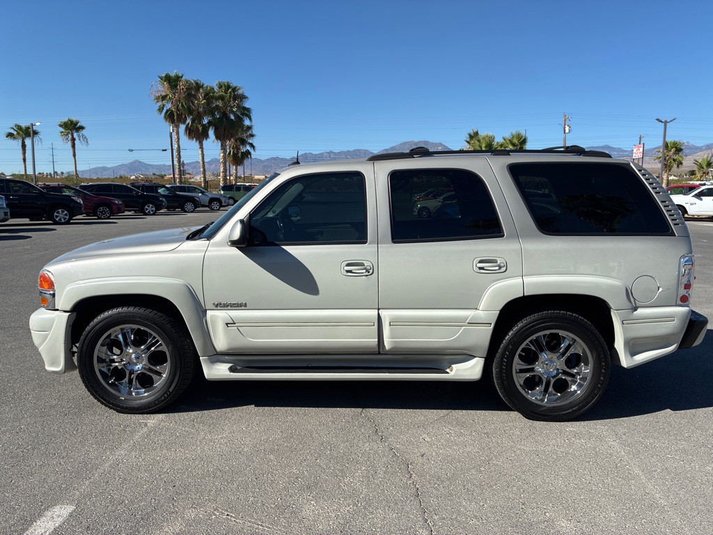 2004 GMC Yukon Image 3