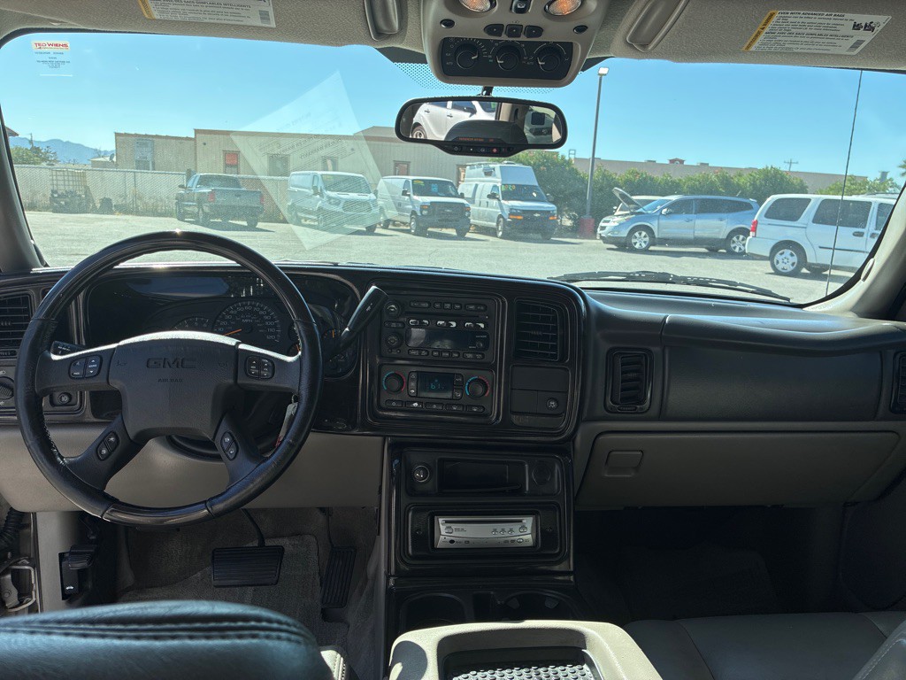 2004 GMC Yukon Image 9