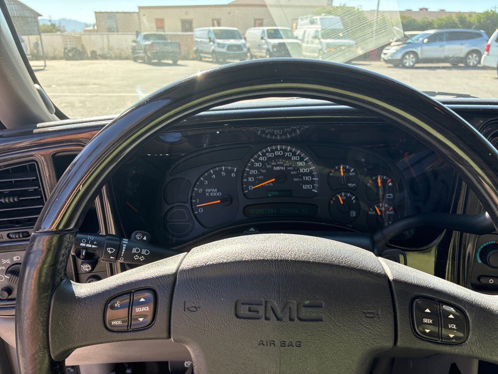2004 GMC Yukon Image 11