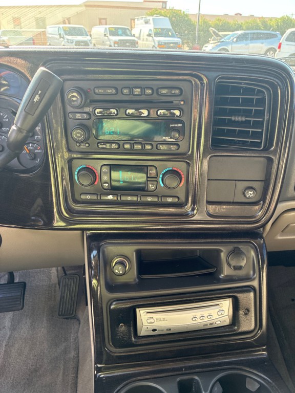 2004 GMC Yukon Image 12