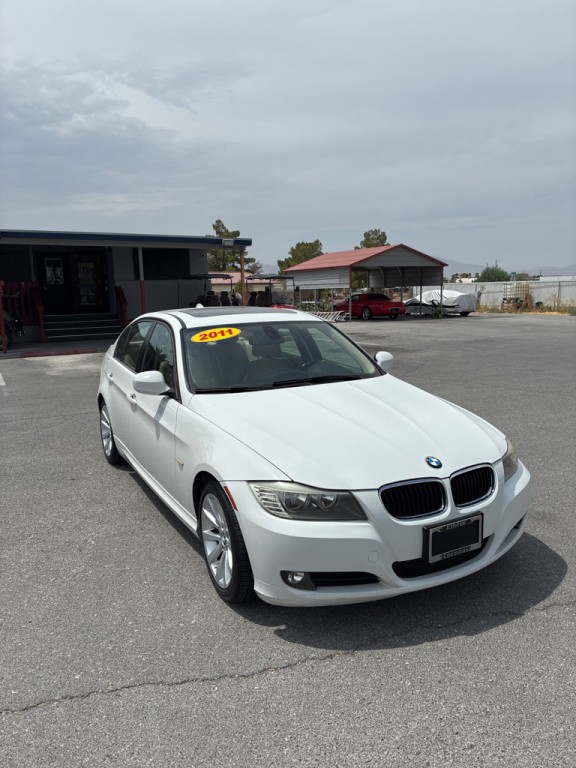 2011 BMW 3 Series Image 2