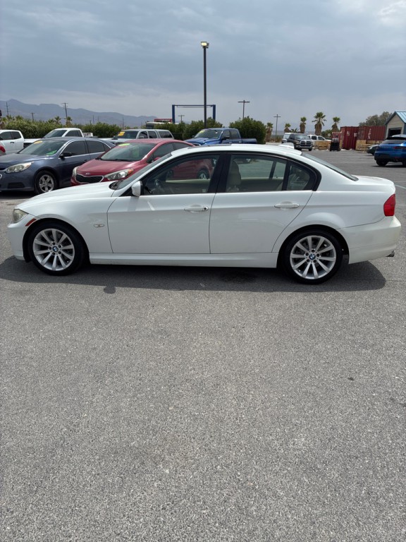 2011 BMW 3 Series Image 9