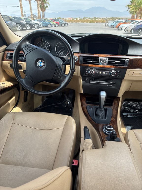2011 BMW 3 Series Image 11