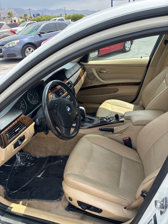 2011 BMW 3 Series Image 12