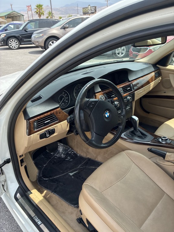 2011 BMW 3 Series Image 13