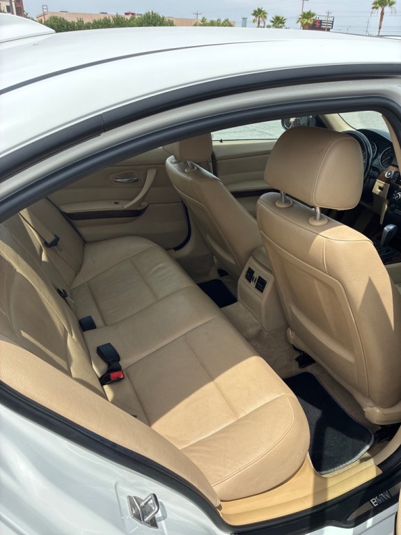 2011 BMW 3 Series Image 14