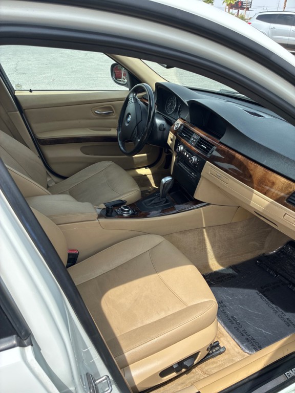 2011 BMW 3 Series Image 15