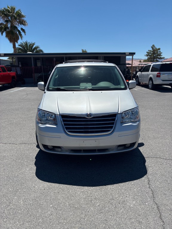 2010 Chrysler Town & Country Image 3
