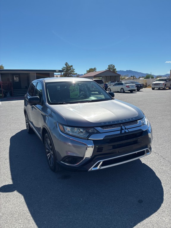2020 Mitsubishi Outlander Image 2