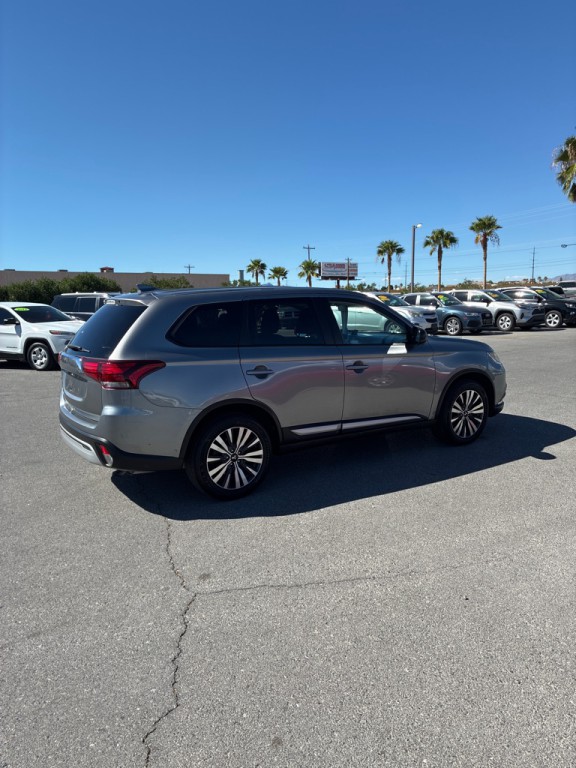 2020 Mitsubishi Outlander Image 6