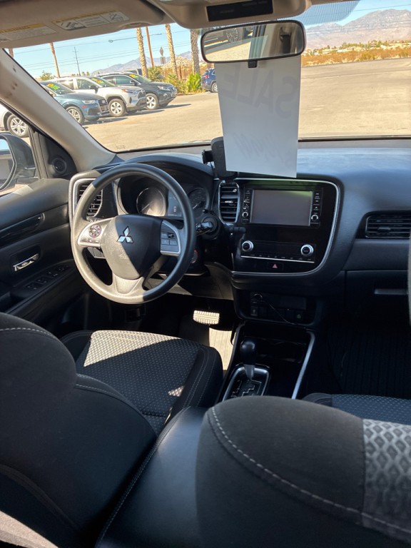 2020 Mitsubishi Outlander Image 11