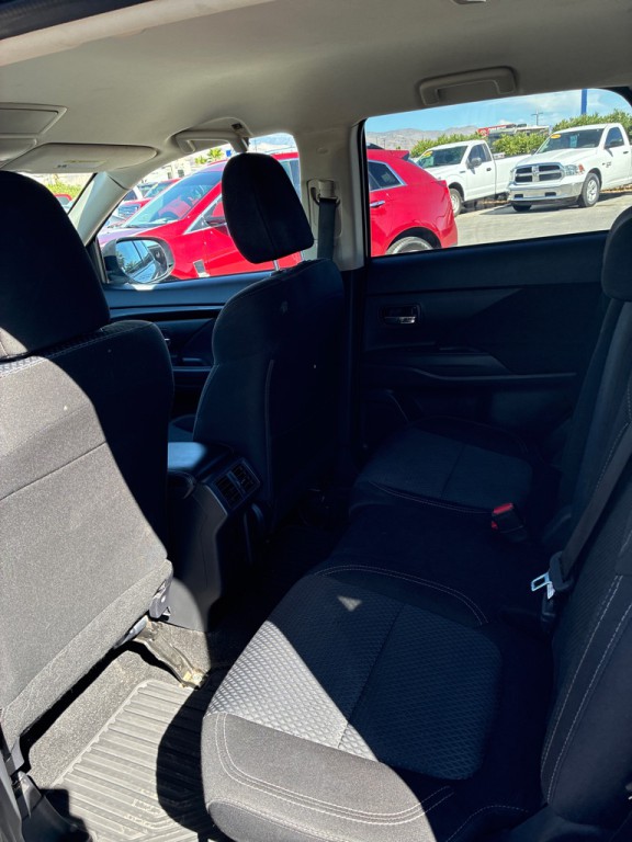 2020 Mitsubishi Outlander Image 13