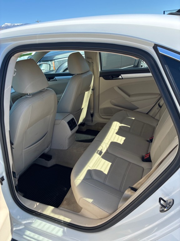 2013 Volkswagen Passat Image 9