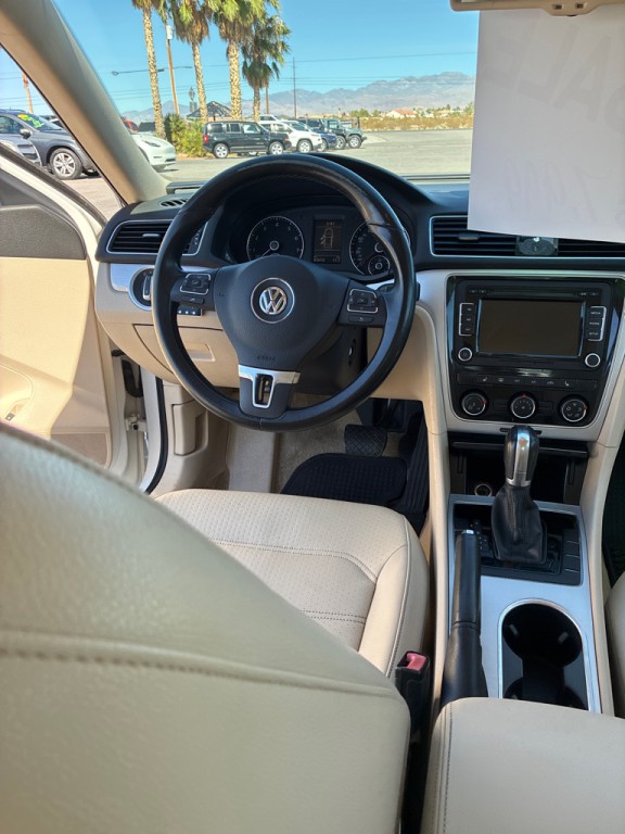 2013 Volkswagen Passat Image 11