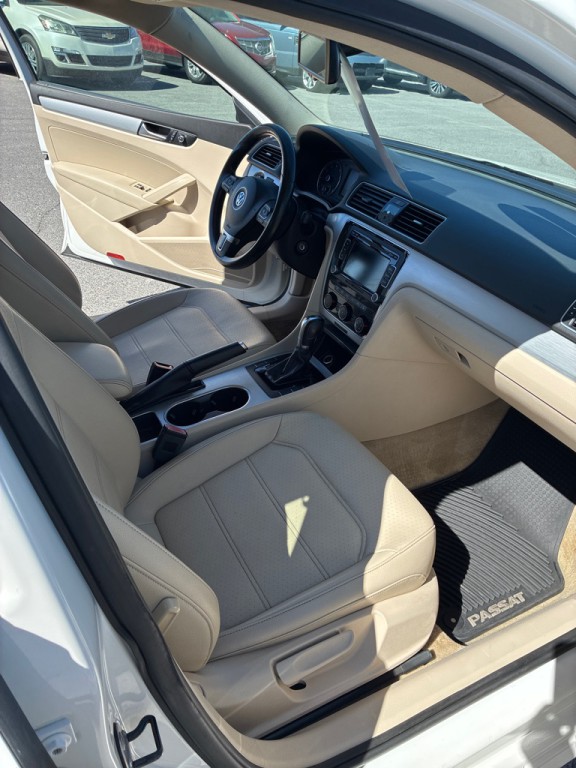 2013 Volkswagen Passat Image 13