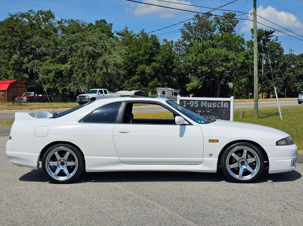 1994 Nissan Skyline Image 6