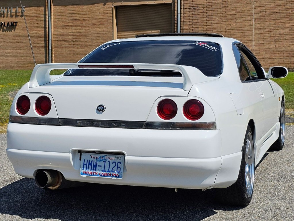 1994 Nissan Skyline Image 8