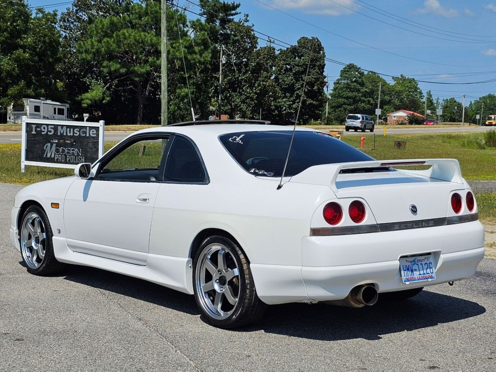 1994 Nissan Skyline Image 11