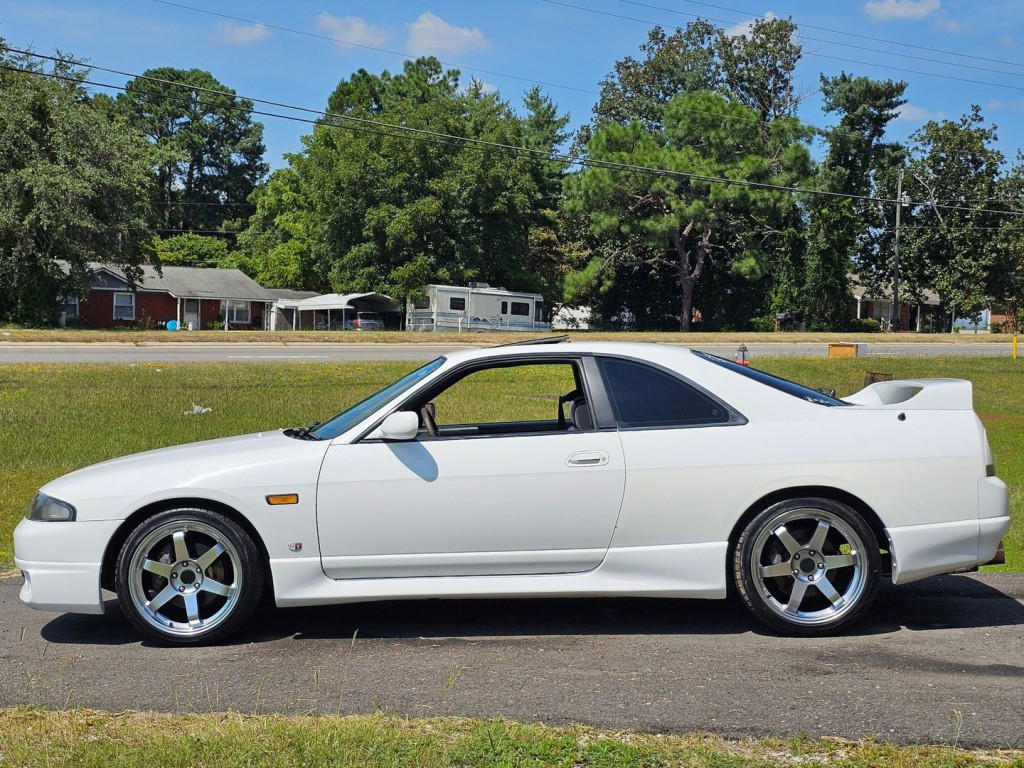 1994 Nissan Skyline Image 12
